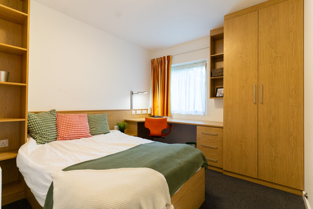 En-suite bedroom