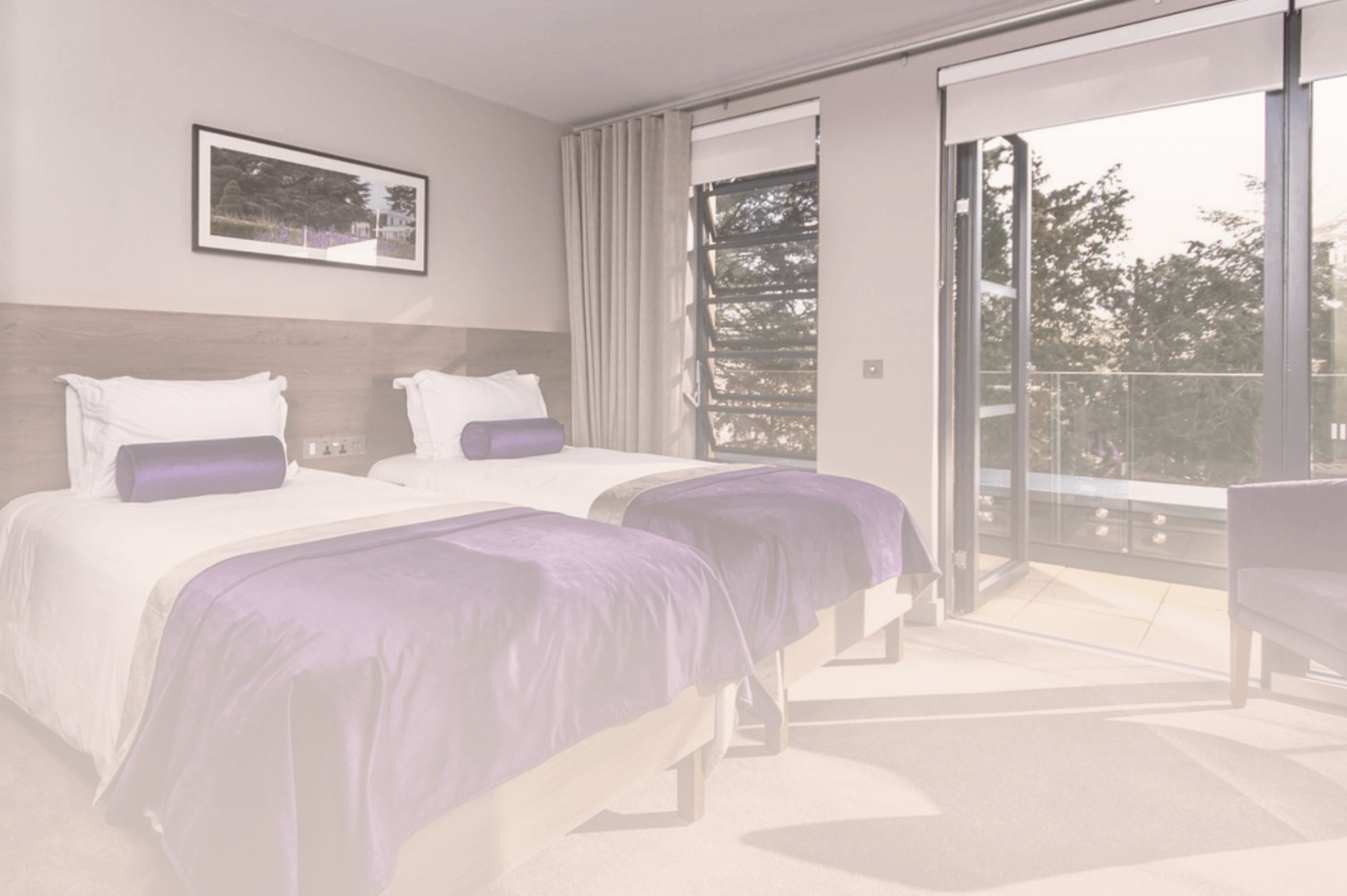 A bedroom in Henley Greenlands Hotel