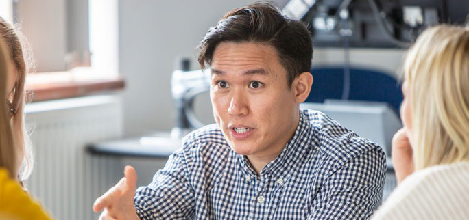 Lecturer talks with students