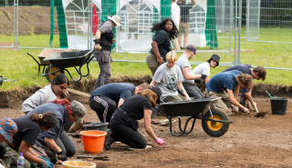 Students dig at Cookham