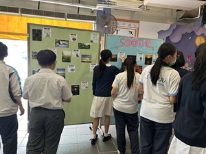 children looking at soothing images