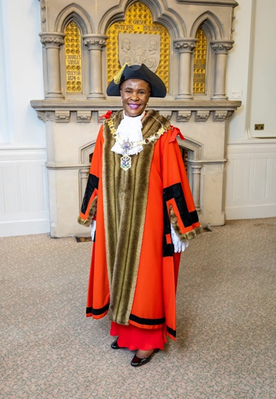 Dr Alice Mpofu Coles wearing her mayoral robes