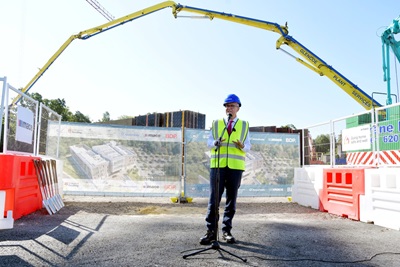 UK Science Minister Patrick Vallance making a speech on a construction site